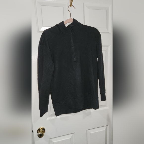 VICTORIA SECRET HOODIE !! 🌞 FINAL OFFER!! - Picture 2 of 3